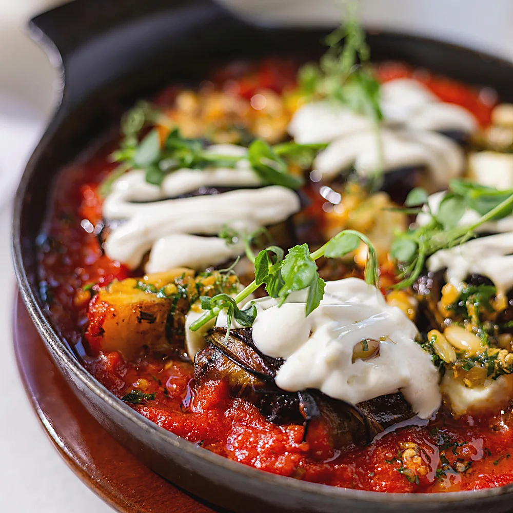 Melanzane al pomodoro con stracciatella in padella
